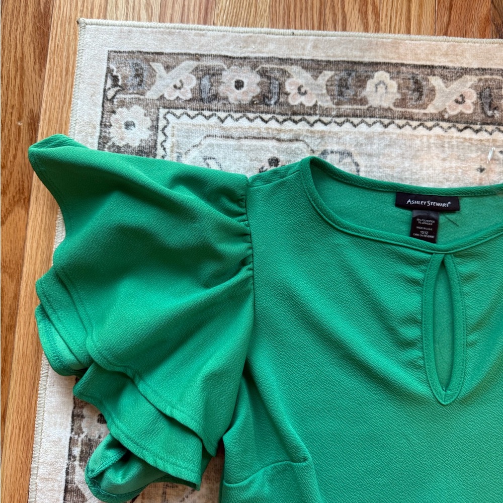 Green Ruffled Sleeve Top - Picture 2 of 3